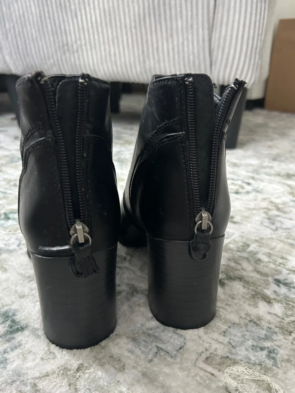 CL by Laundry Black Block Heel Ankle Booties Size 8.5 Side Zip